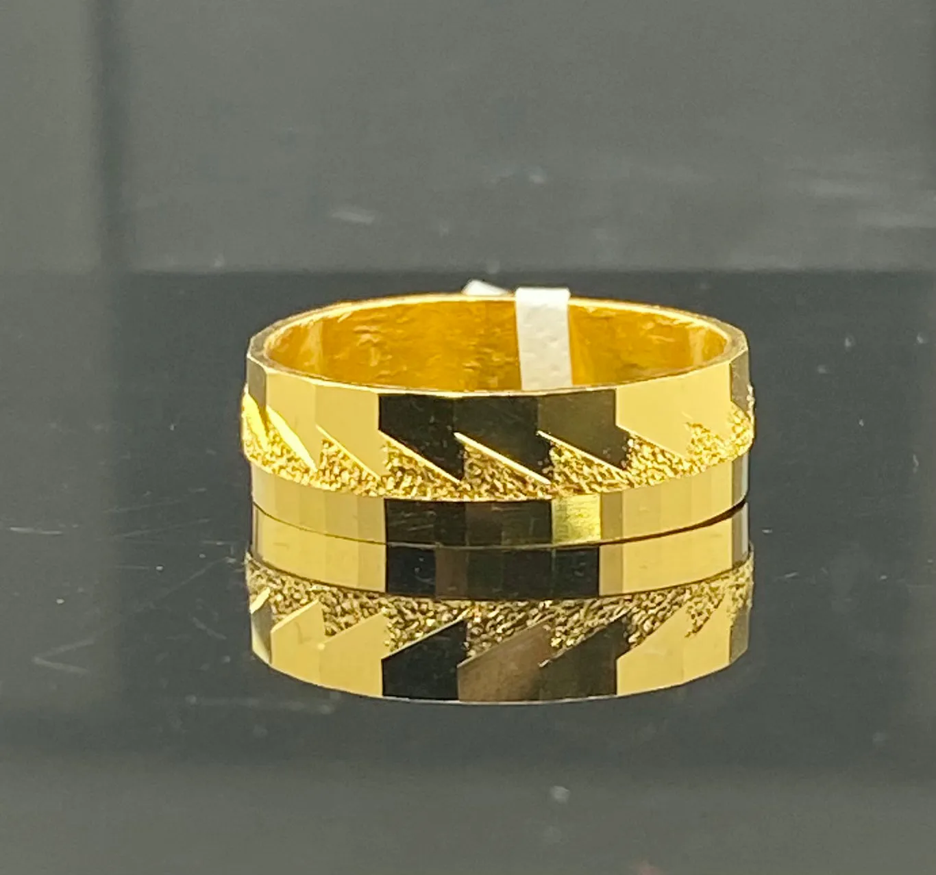 22k Solid Gold Ring Band Unisex Flat Diamond Cut Diamond Shimmer R2548z