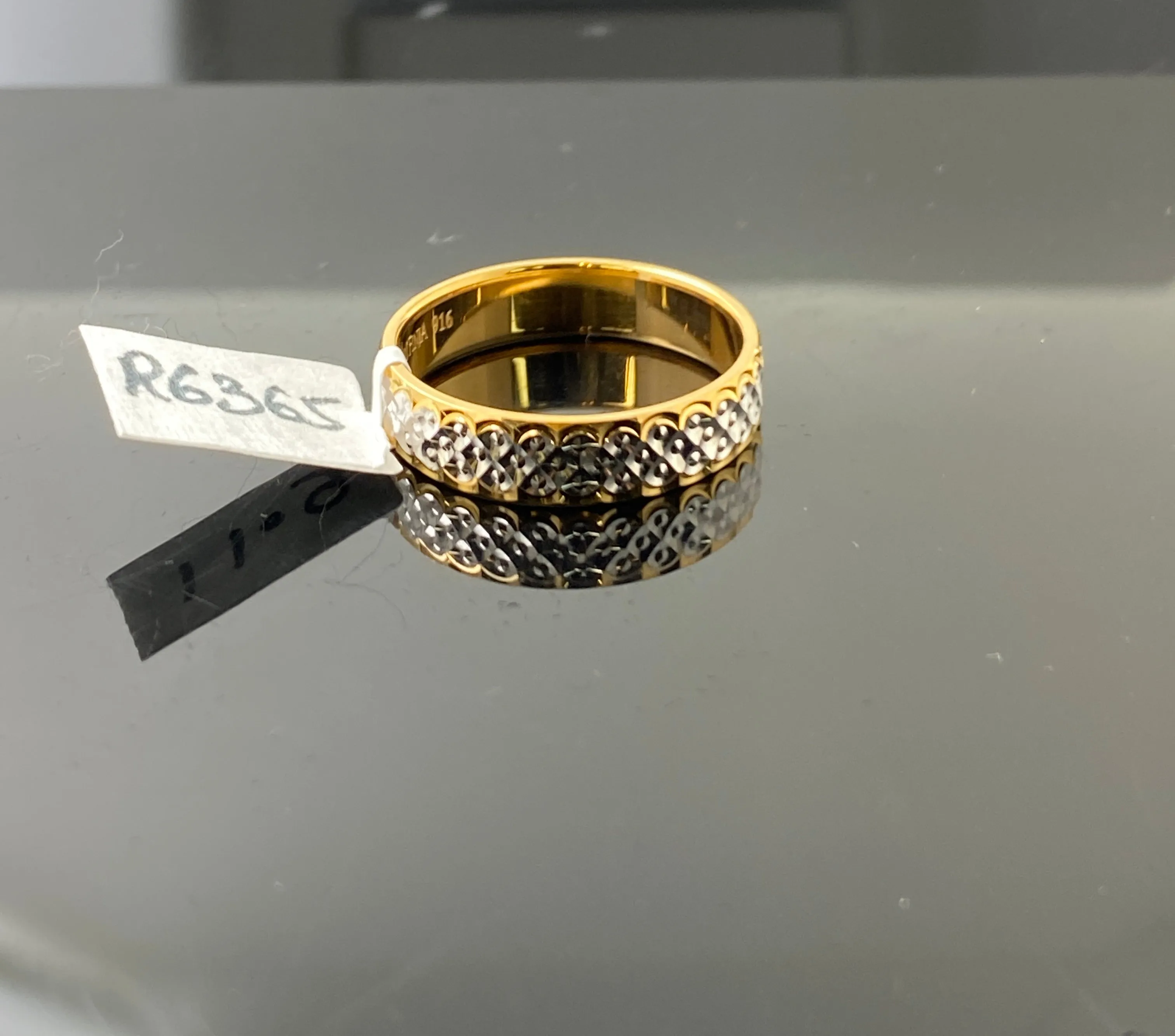 22k Solid Gold Unisex Two Tone Band r6365