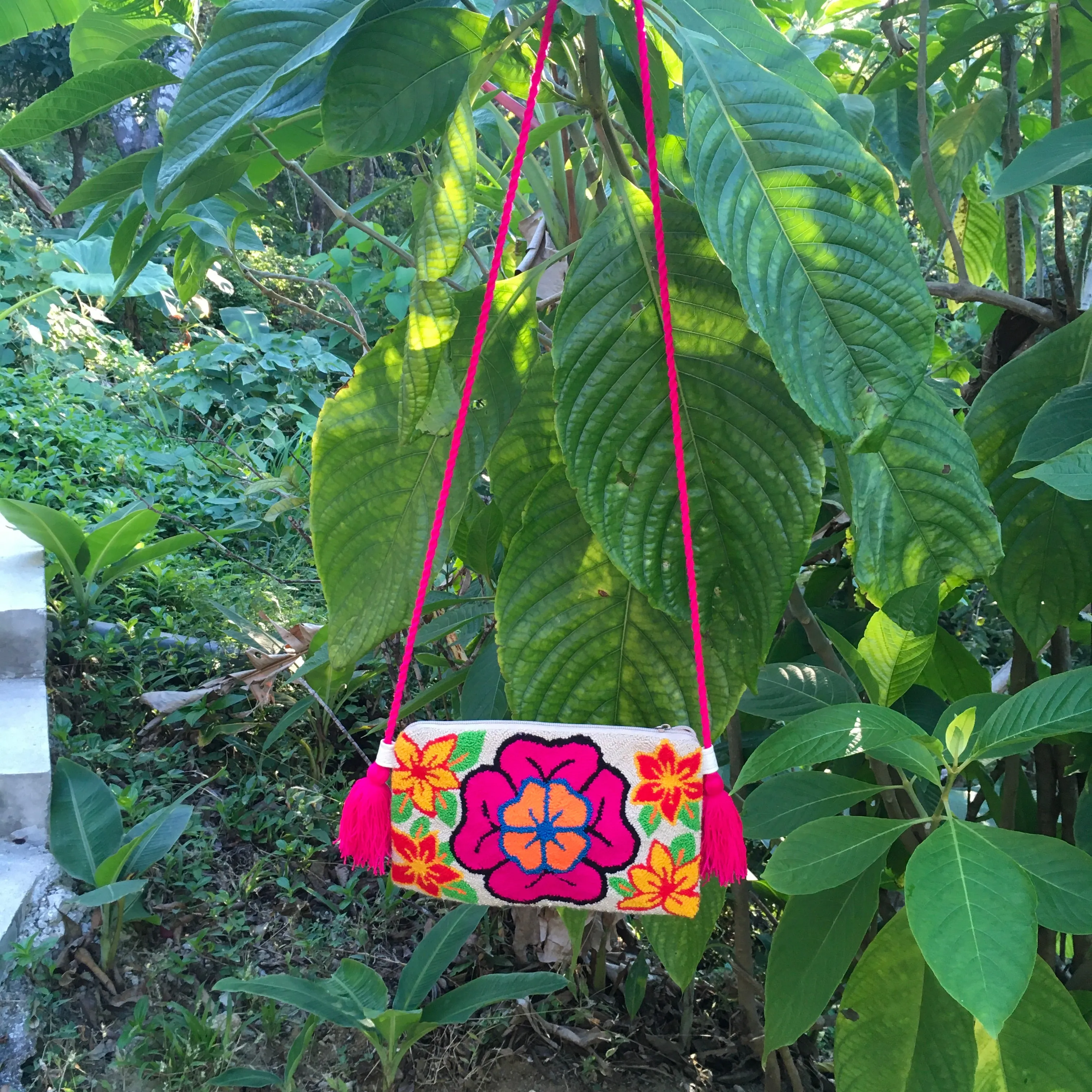 Fuchsia Hibiscus Floral Clutch Mochila