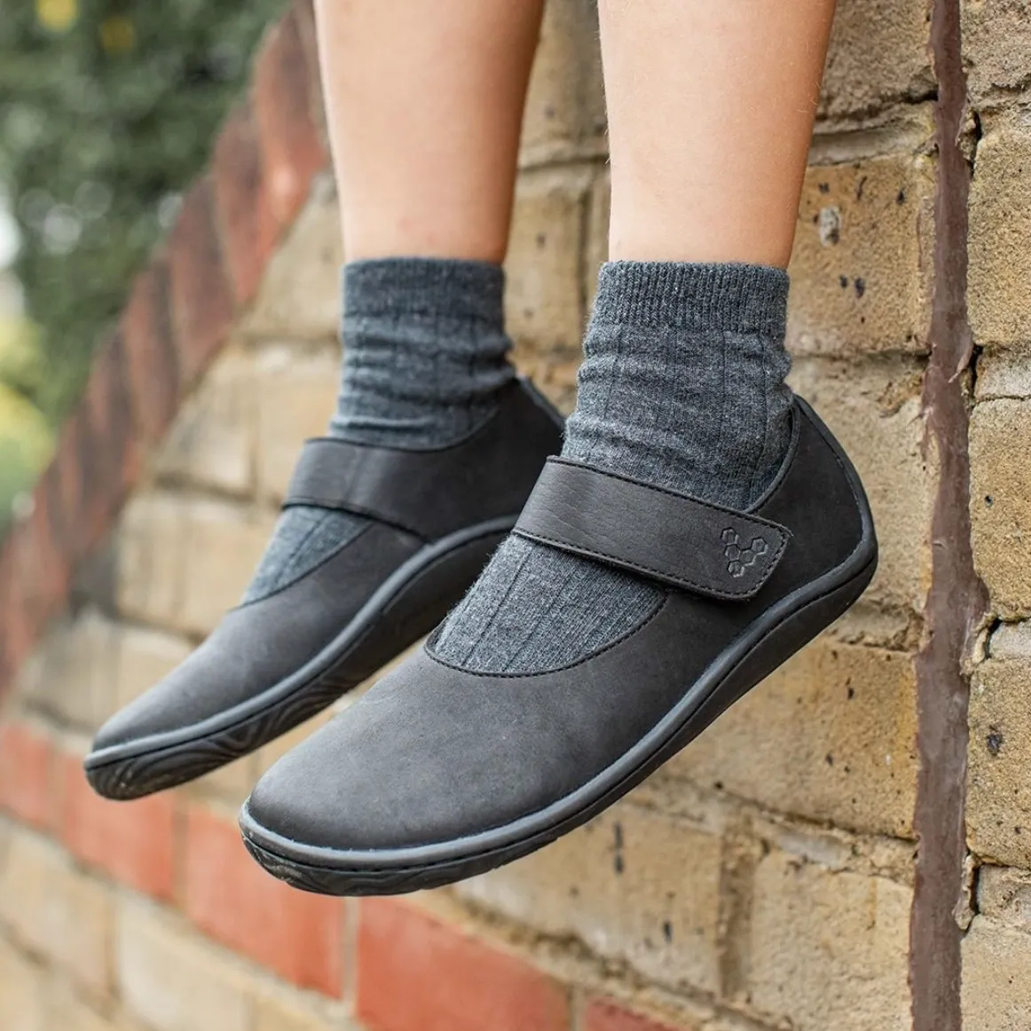 Vivobarefoot Wyn School Kids Obsidian Black