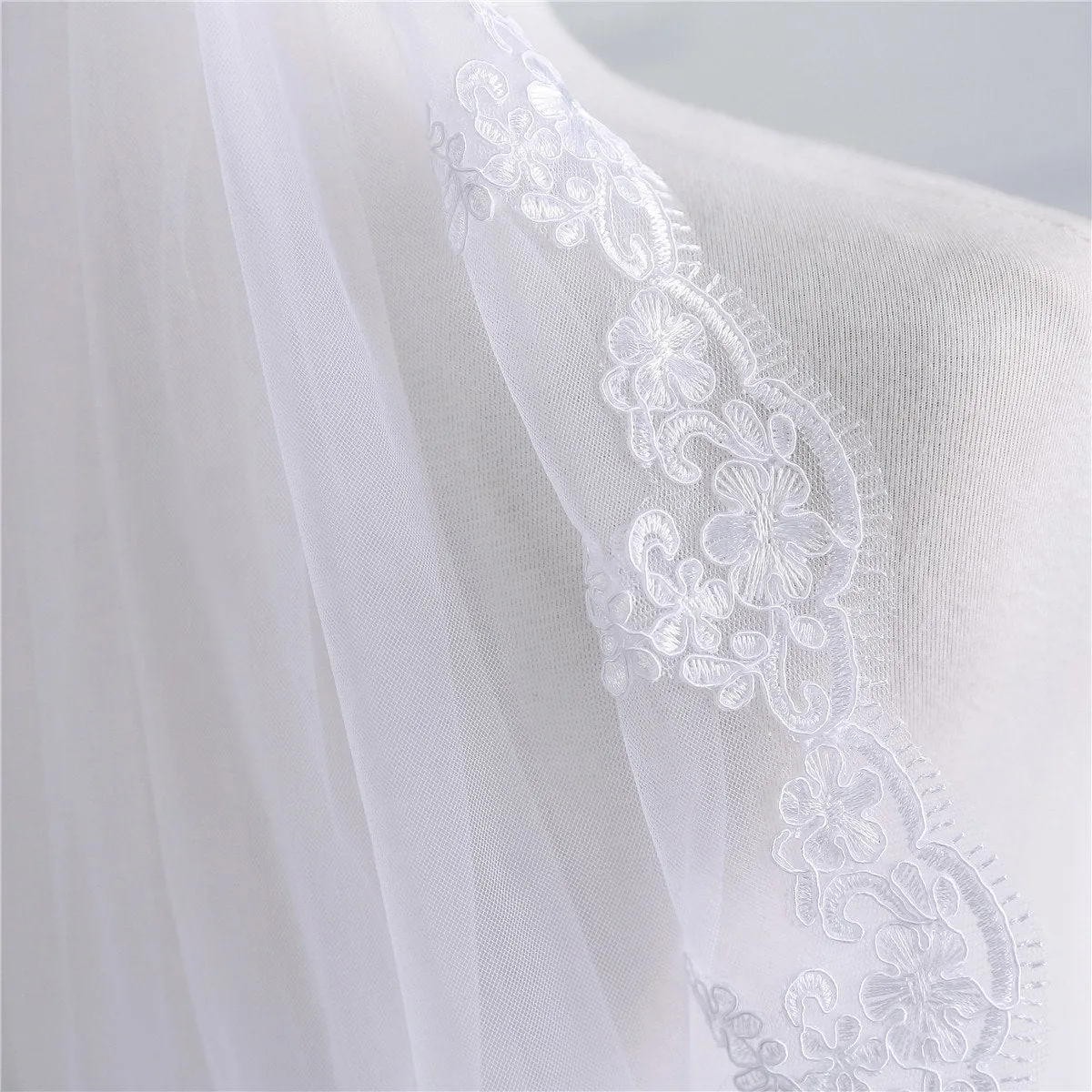 Voiles de Mariage 1 couche Bord en dentelle Tulle Voile de mariée longueur bout des doigts Appliqué TS9007