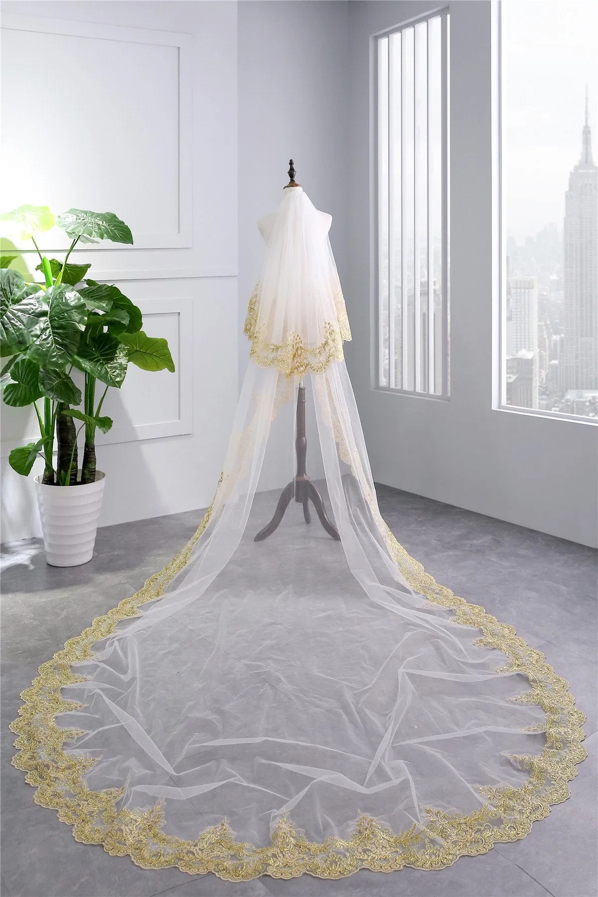 Voiles de Mariage 2 couches Tulle Bord en dentelle Voiles de mariée cathédrale Or Appliqué TS91023